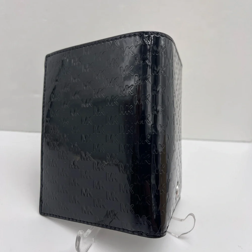 Michael Kors Jet Set Travel Md Sign Patent Logo Debossed Passport Case Black